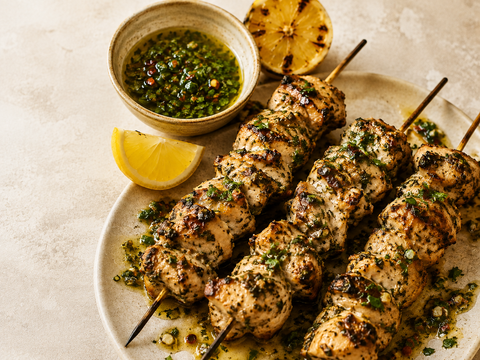 GREEK GARLIC CHICKEN SKEWERS